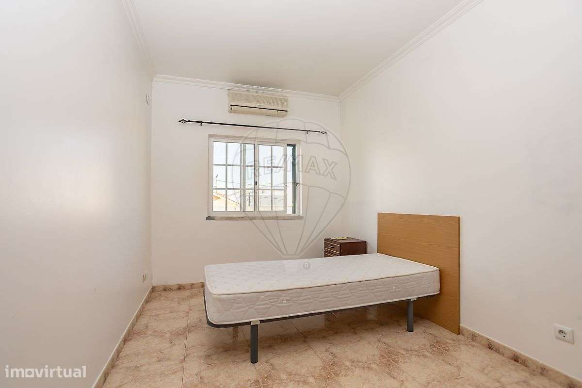 Moradia T3 com Quintal, Escritório e Churrasqueira – Quinta do Conde-29