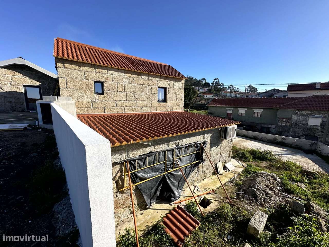 Moradia T2+1 com Terreno de 1.417 m² e Potencial para Piscina – Ordins - Grande imagem: 3/22