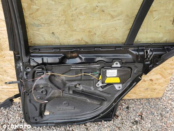 BMW E39 KOMBI,TOURING 2XDRZWI TYŁ PRAWE STRONA PASAŻERA SCHWARZ II NR. 8 266 726 OEM - 12