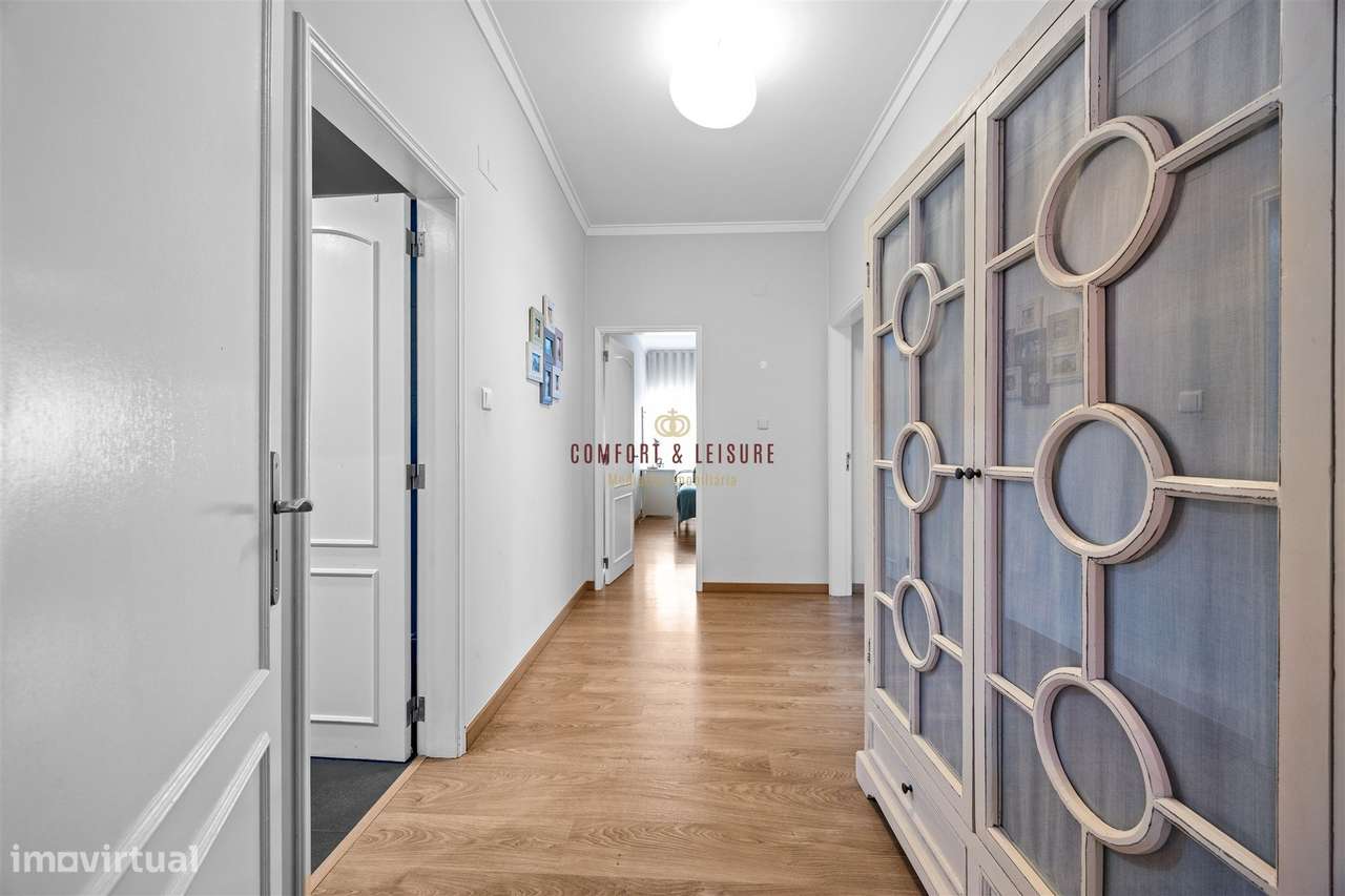Apartamento com 4 quartos, 2 wc, parqueamento e arrecadação na Ramada,-42