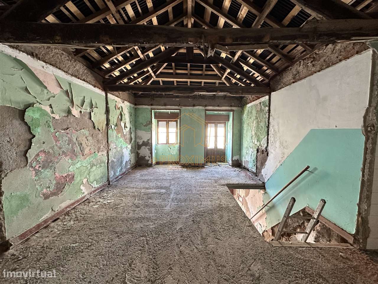 Moradia p/ restaurar c/ vista mar-21