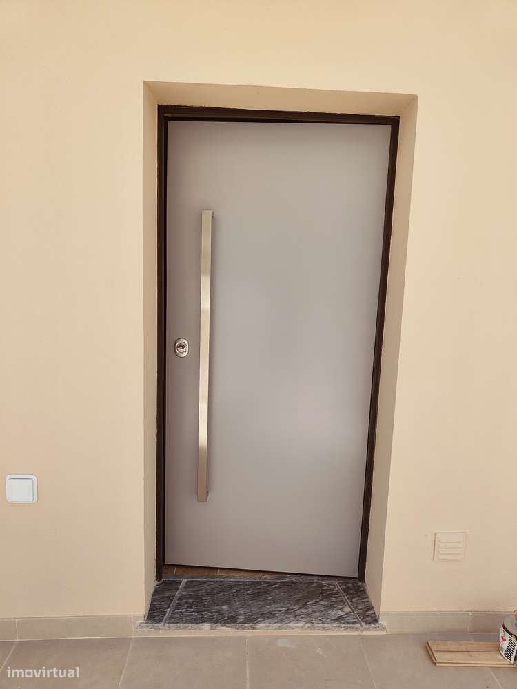 Oferta de 1% do valor de aquisição - Moradia T4 com 1 Suíte-3