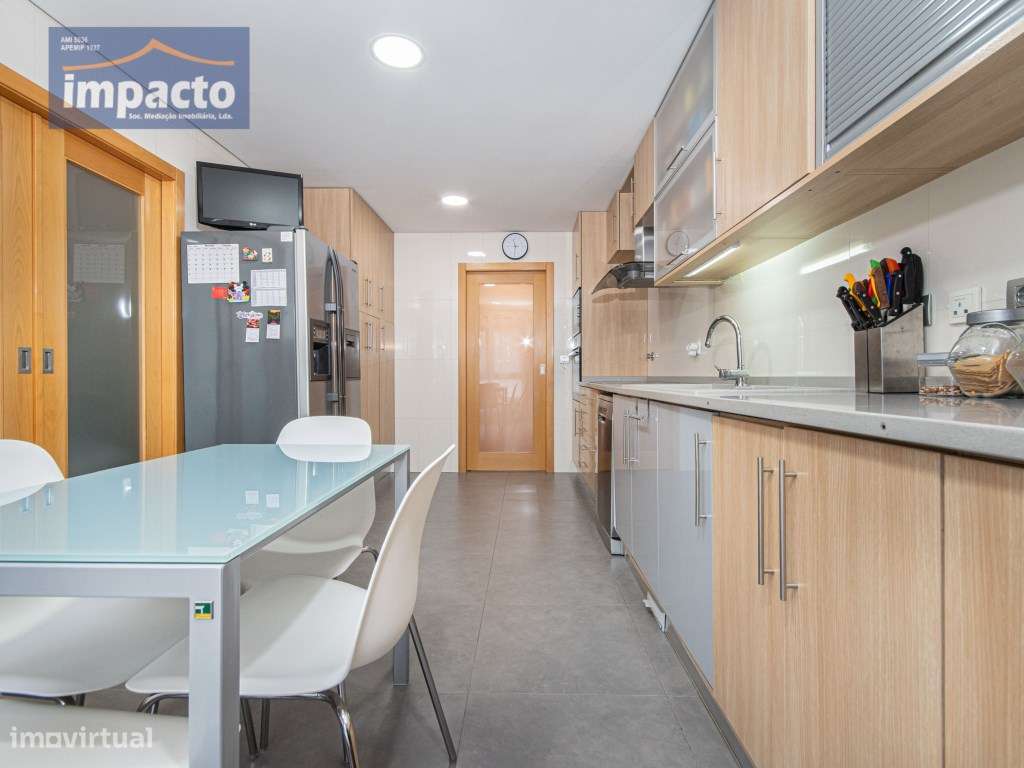 Malva Rosa,Excelente T4,coz equipada,Ar cond,asp central,Box 2 viat...-29