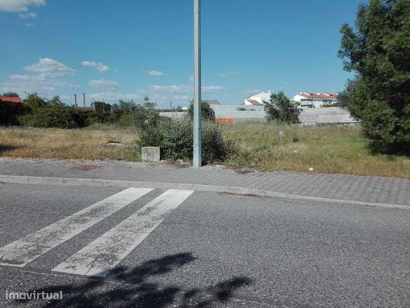Lote de terreno com 1161 m2 bem localizado - Grande imagem: 3/7