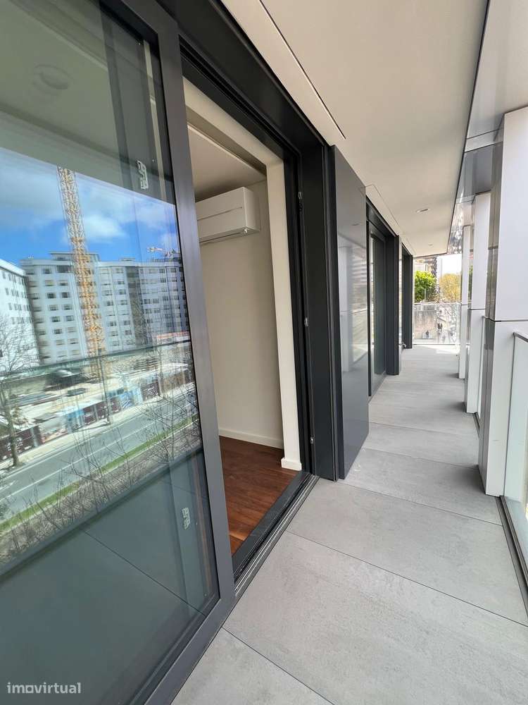 T 3 Novo V. N. Gaia  Av . República  Metro João de Deus Pronto Habitar-44