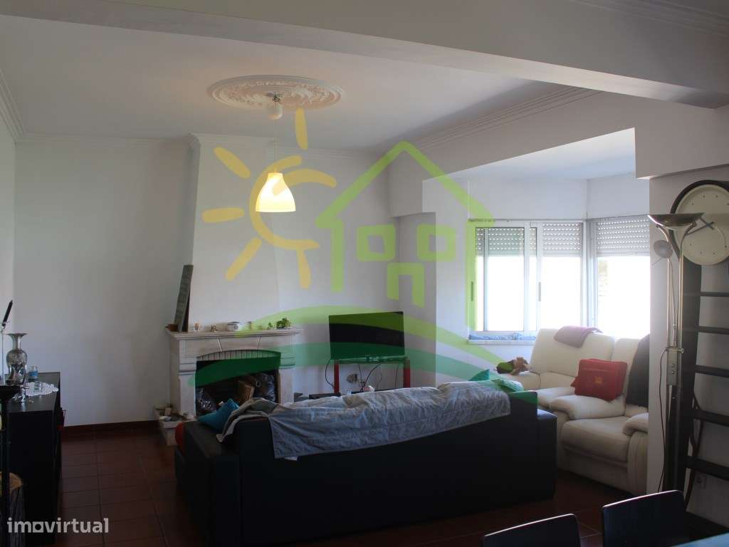 Apartamento T3+2 em Olival Basto - Oportunidade Única com Sótão-3
