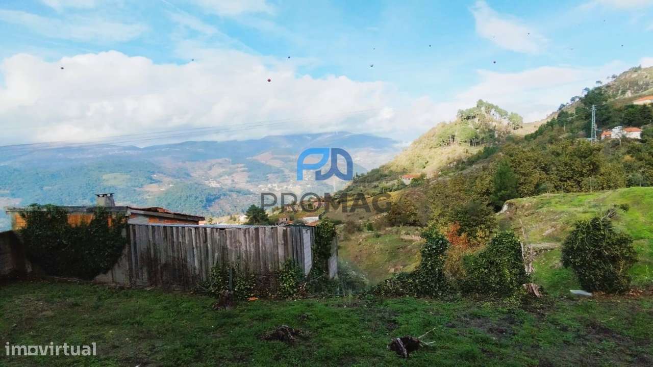 Moradia V3 para Recuperar em São Martinho de Mouros-20