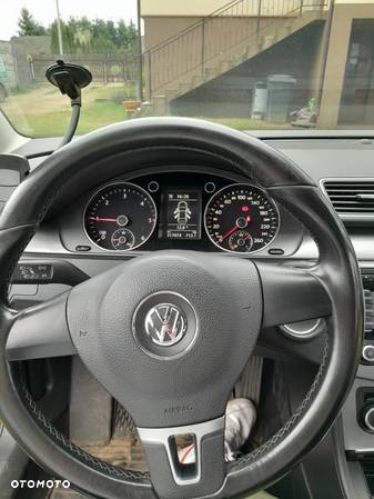 Volkswagen Passat - 13