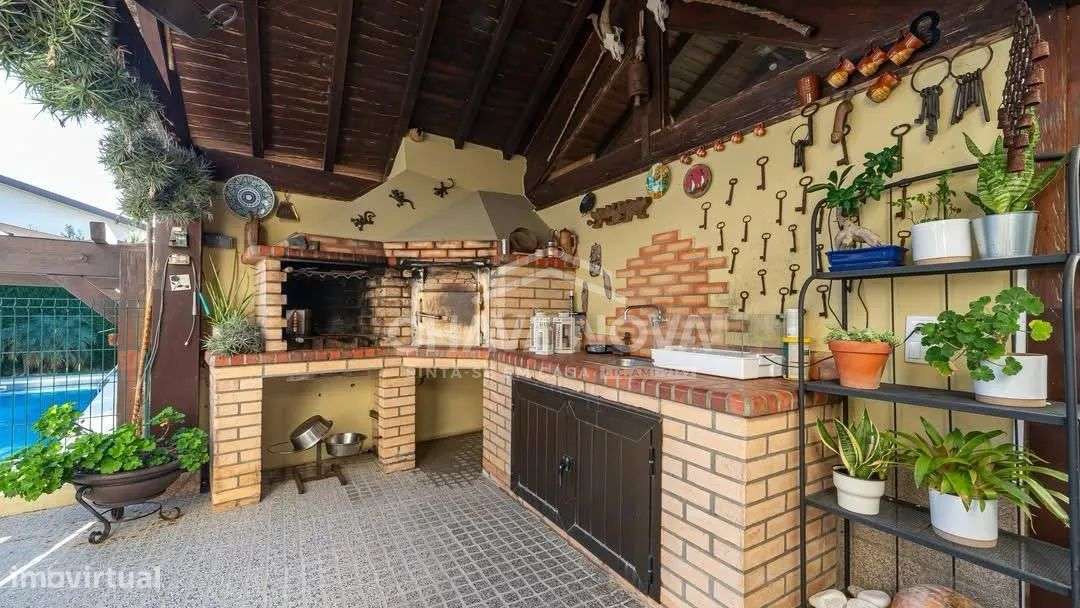 Moradia Isolada V4 c/ Jardim e Piscina em Oliveira de Azeméis-16