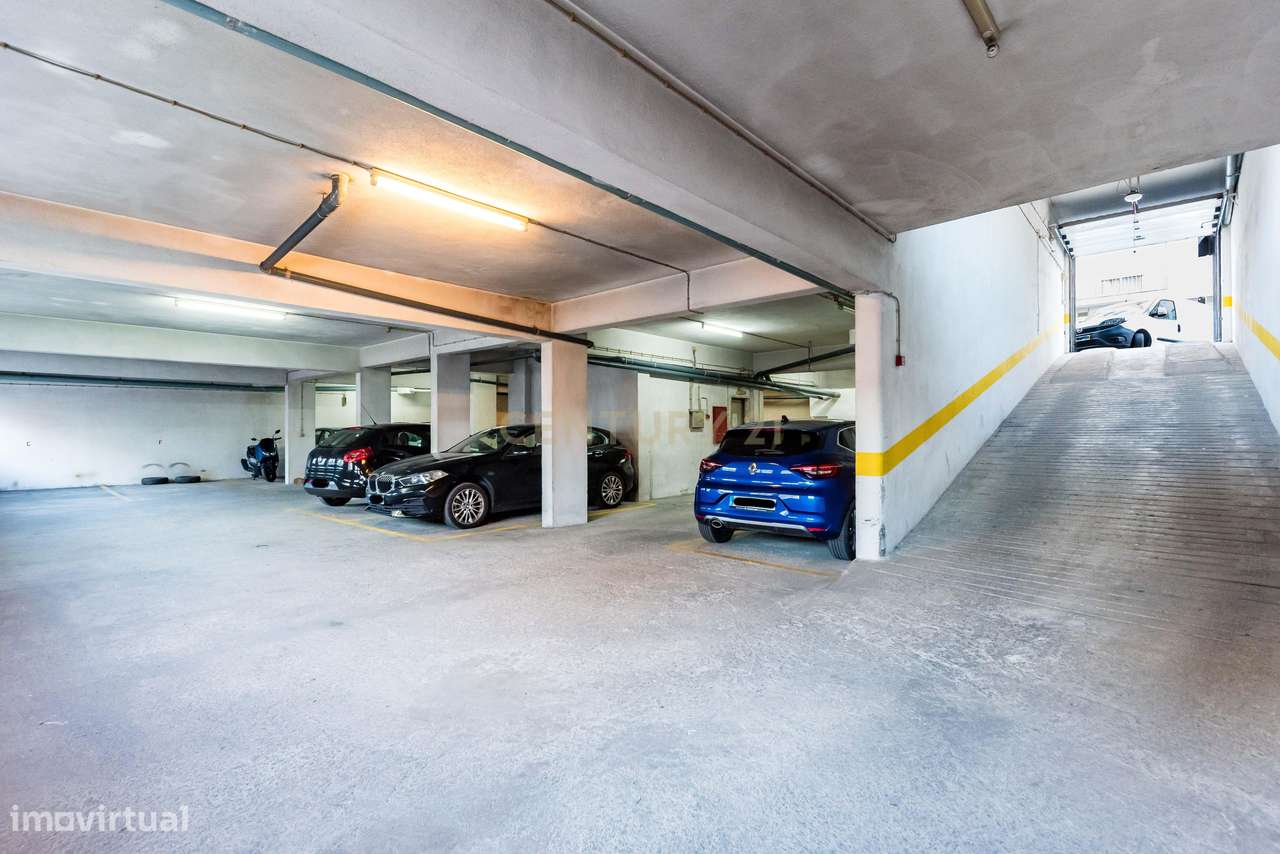 Apartamento T2 com Varanda em Encosta do Sol, Amadora-22