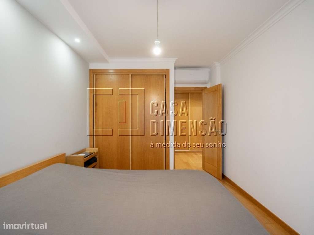 Apartamento de tipologia T2 na Serra de Carnaxide, como NOVO!!-34