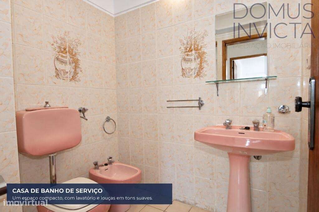 T3 com varanda, garagem e vista para o Castelo | Av. Cidade de Zamora-7