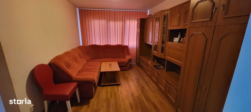 Apartament cu doua camere, la parter, complet mobilat