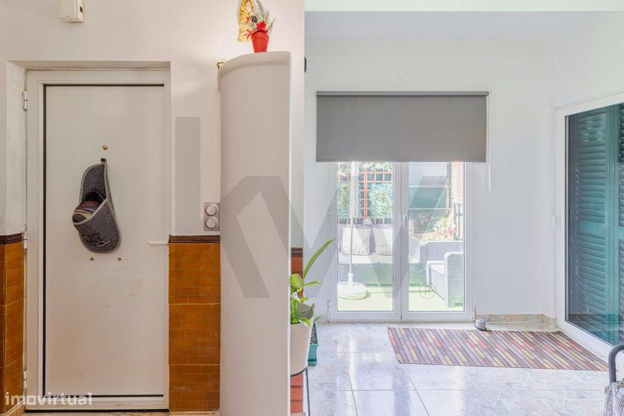Moradia T3+2 com Piscina e Cave Independente — Quinta do Conde-10