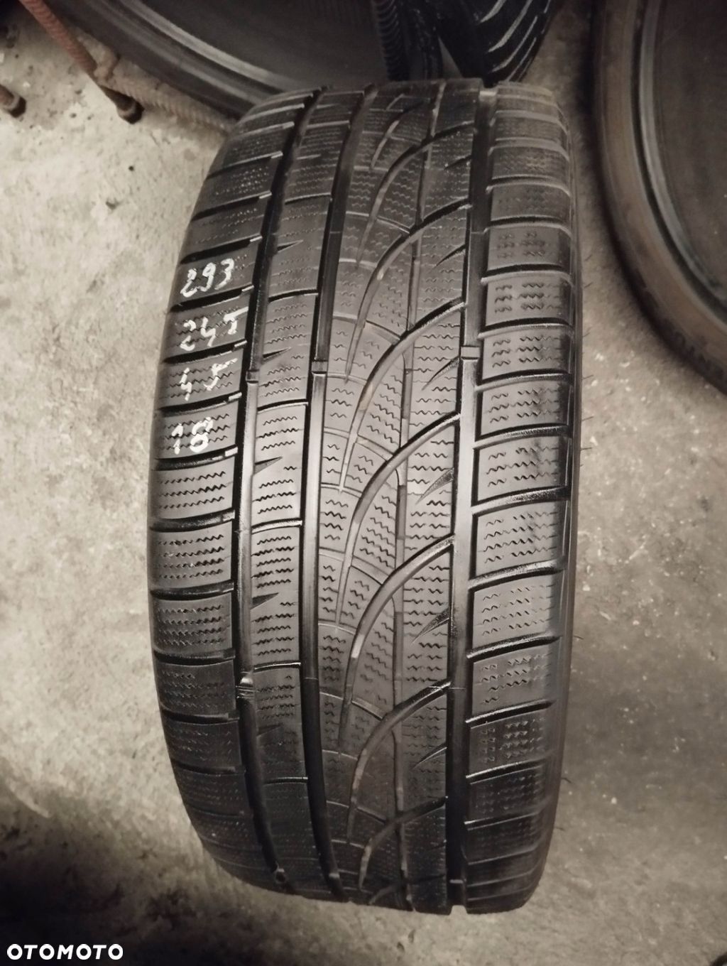 Hankook Winter icept evo 245 45 18 XL 1 szt. - 1