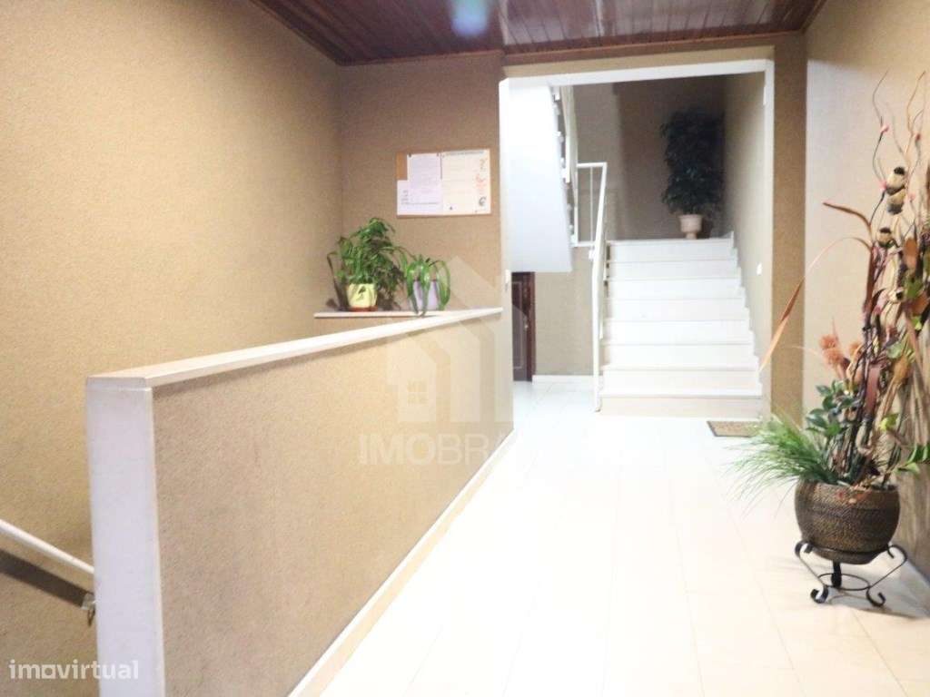 Venda de Apartamento T3 em Lomar-27