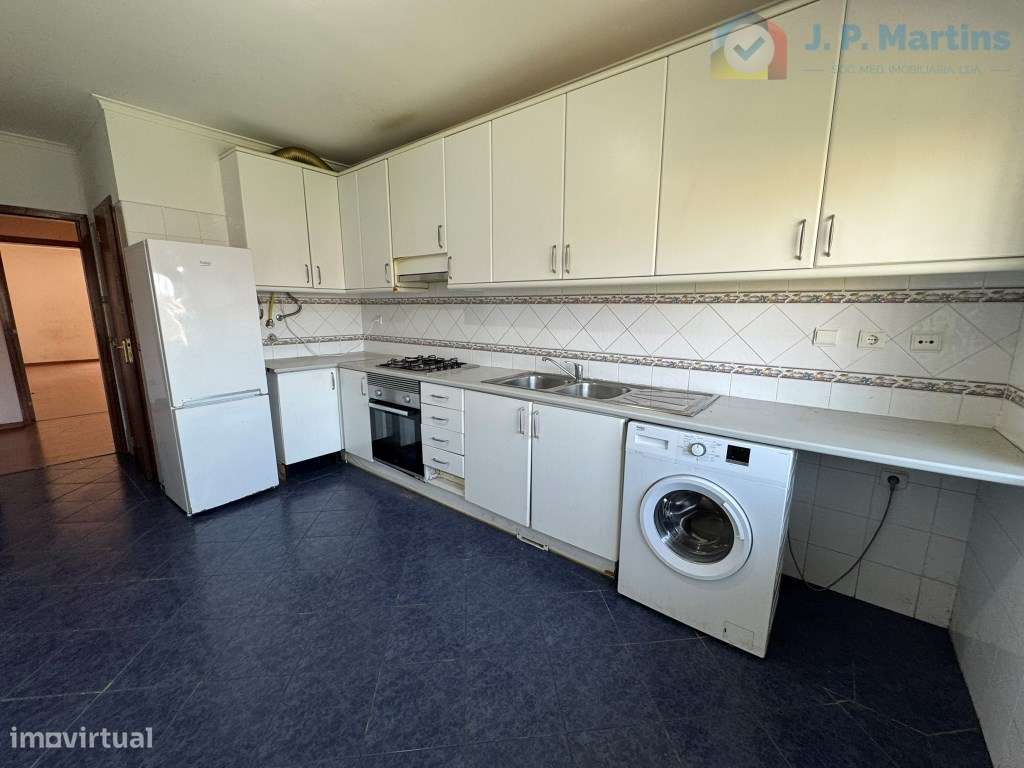 Apartamento T4 c/ varanda, Alto do Seixalinho, Barreiro-6