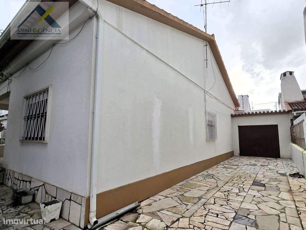 Moradia isolada com garagem na Quinta do Conde-6