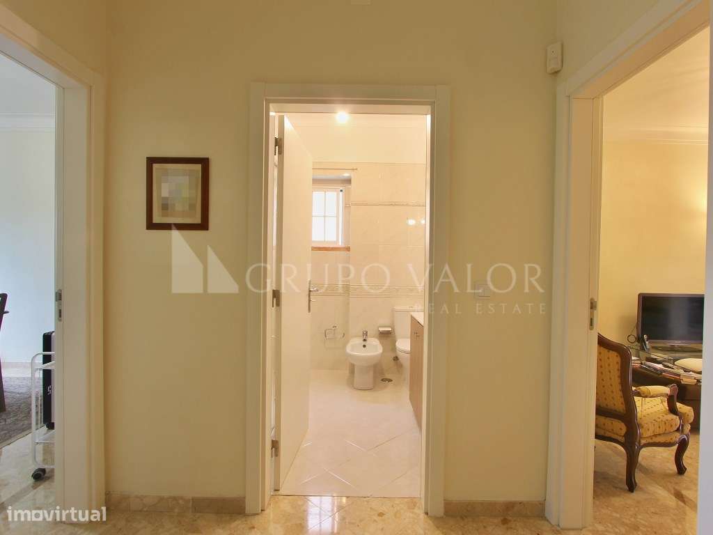 Moradia T4 com Garagem e Logradouro de 200m2 - Algueirão Mem Martins-11