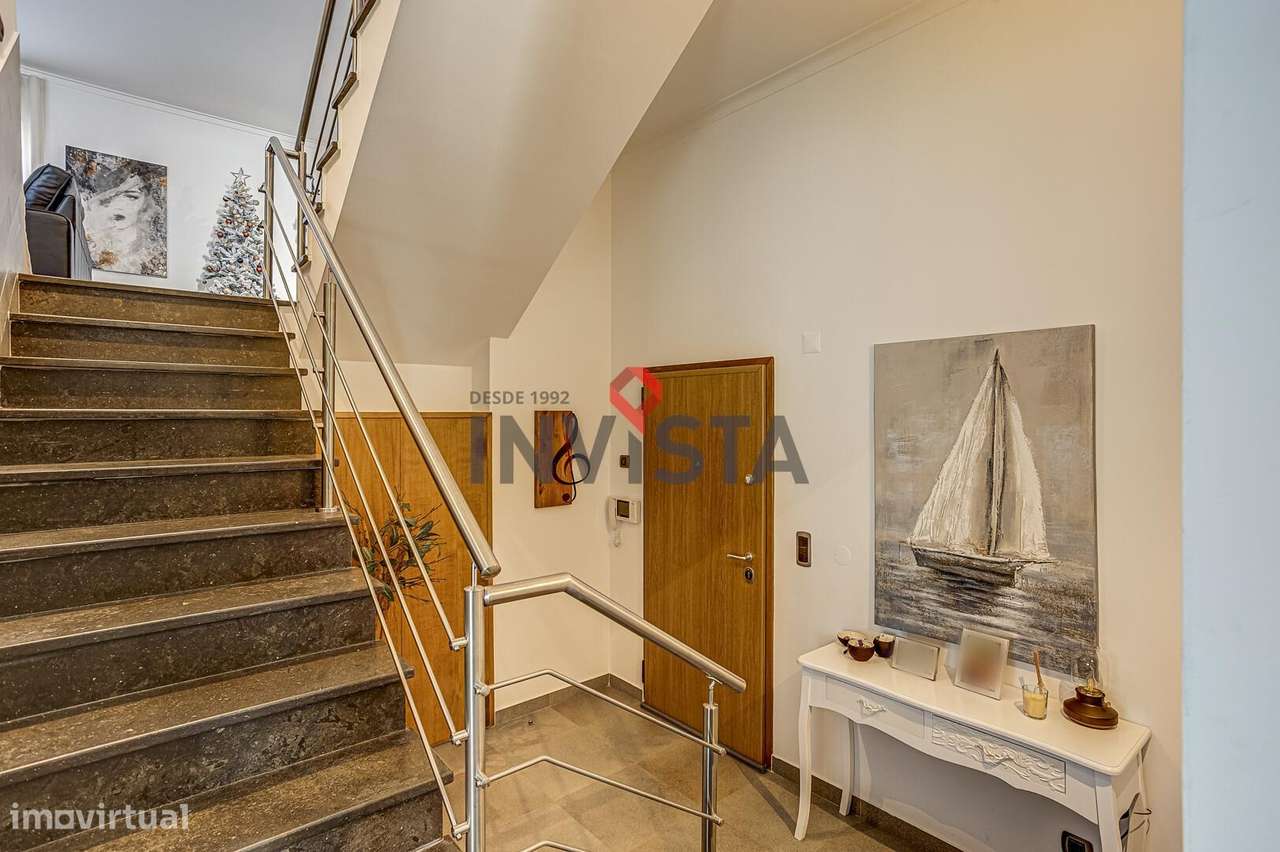 Moradia no Centro de Alverca com piscina-22