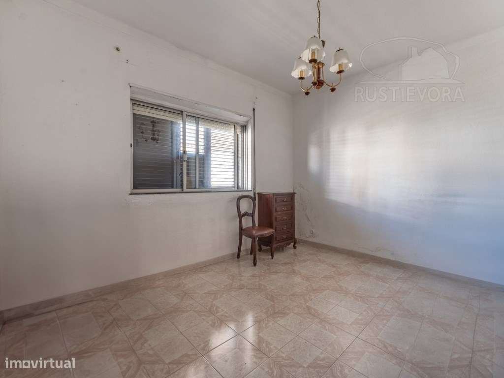 Moradia Unifamiliar de rés-do-chão e sótão, T3 com terraço e 2 quin... - Grande imagem: 5/19