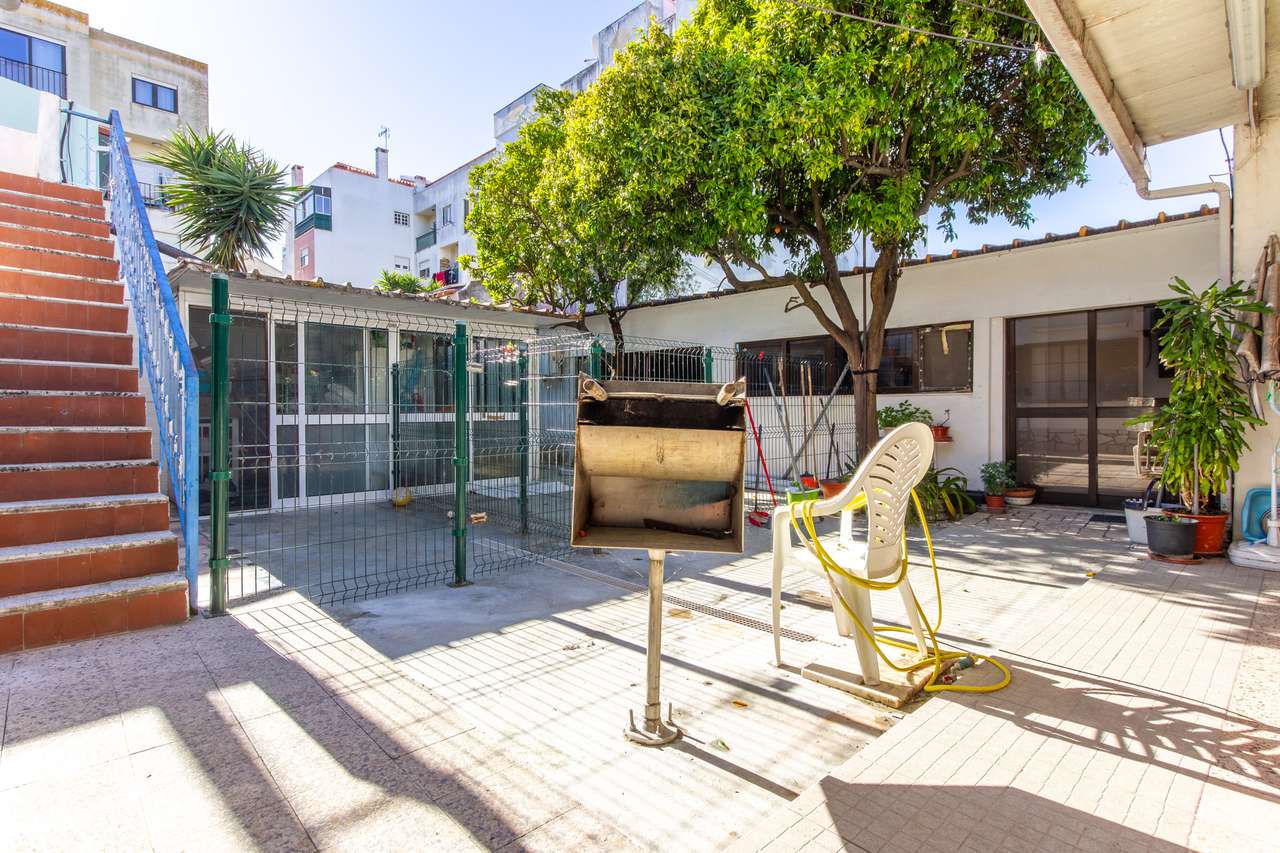 Moradia T2+1 com Anexo Independente, Garagem, Terraço e Adega – Q cd-24
