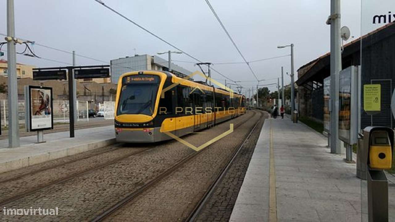 T3 Remodelado junto à Praça do Almada – Terraço Exclusivo de 30 m²-16