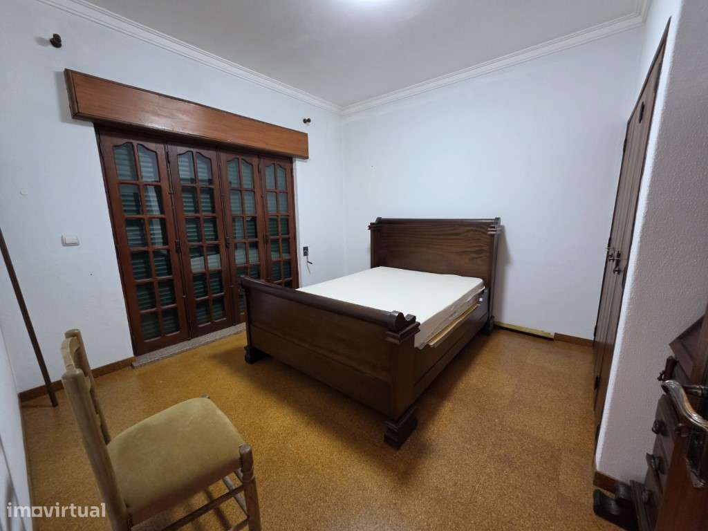 Moradia T5 com Garagem e Jardim | Centro de Elvas-24