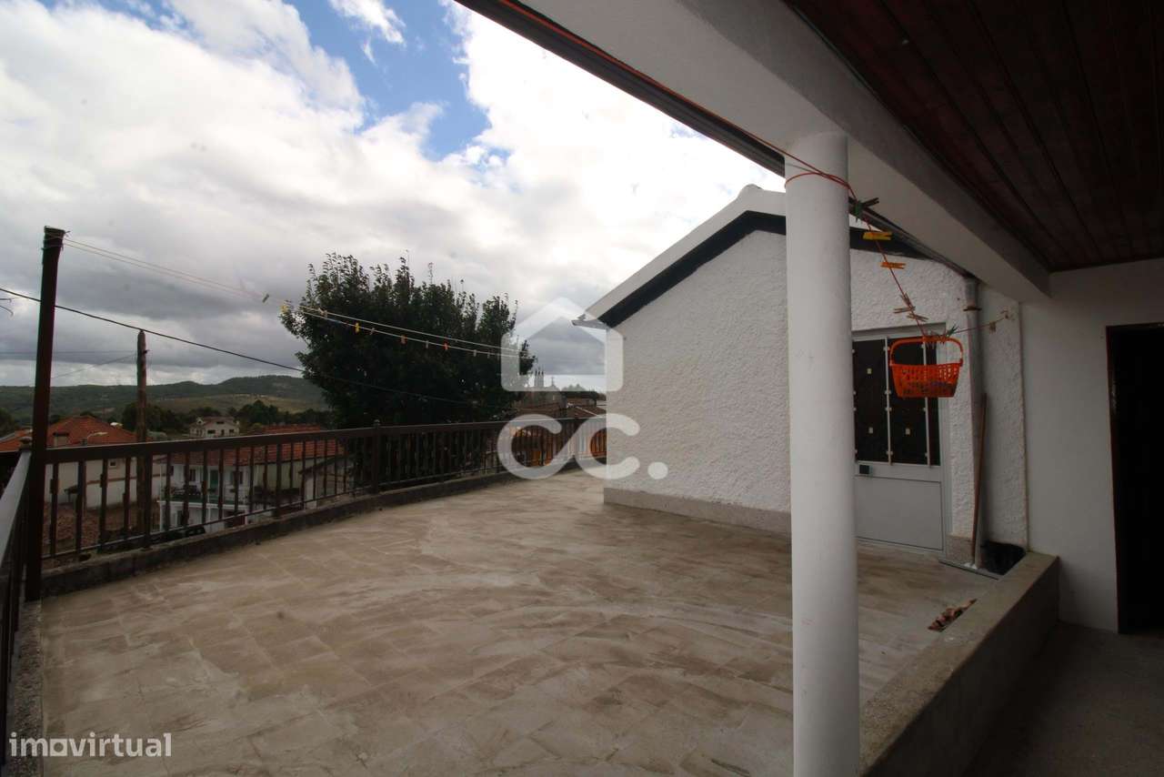 Moradia na aldeia com vistas para o campo - Grande imagem: 5/20