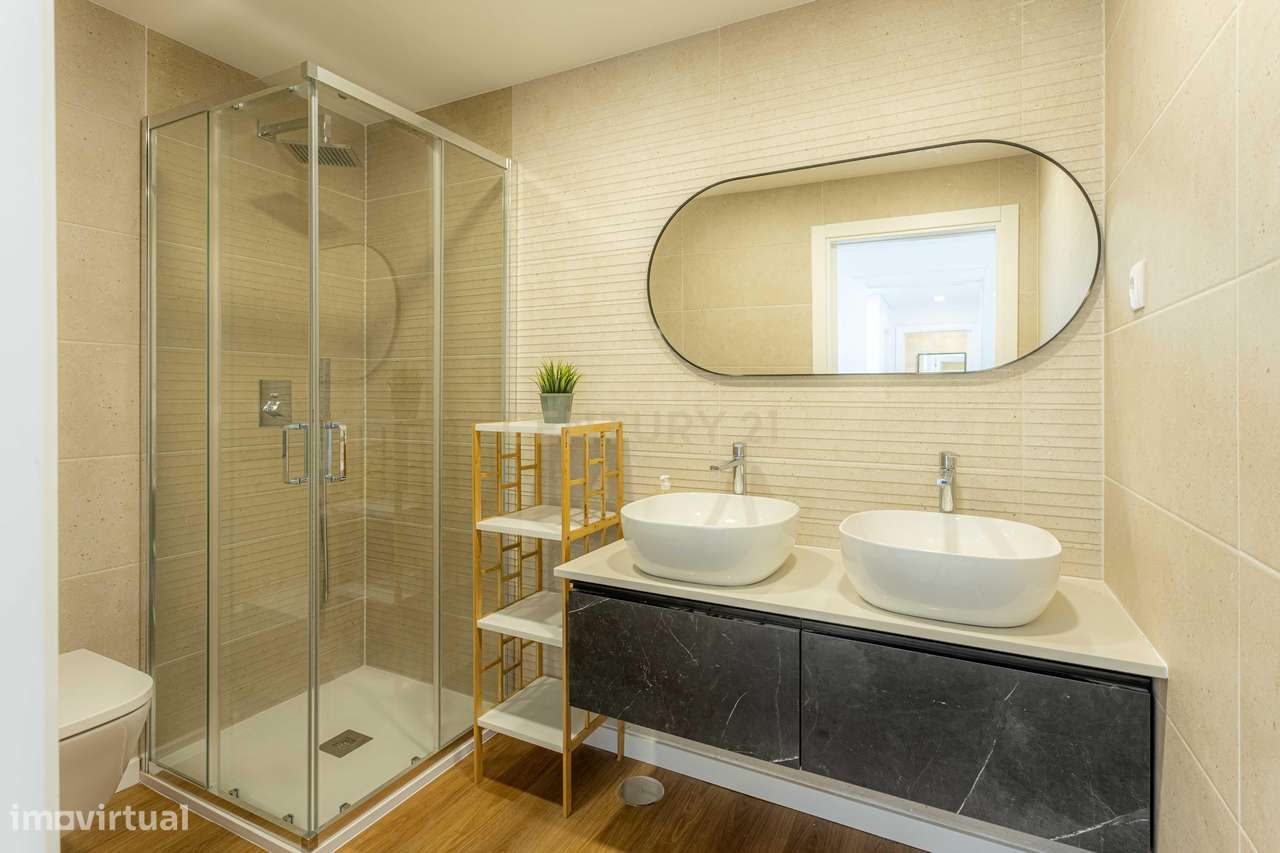 Moradia V4 isolada de arquitetura contemporânea com piscina, com vista-13