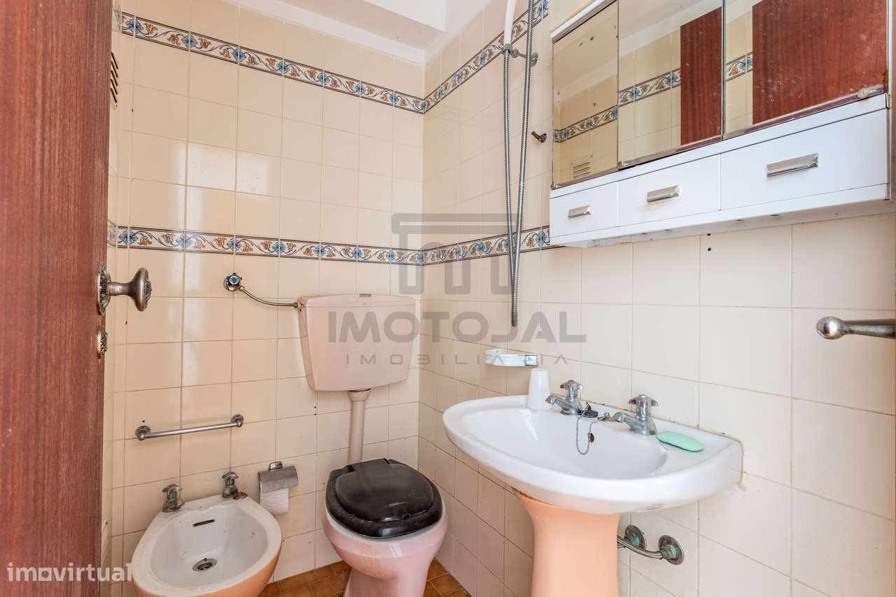 APARTAMENTO T2 (R/C) + POTENCIAL T0 INDEPENDENTE (CV) + QUINTAL-9