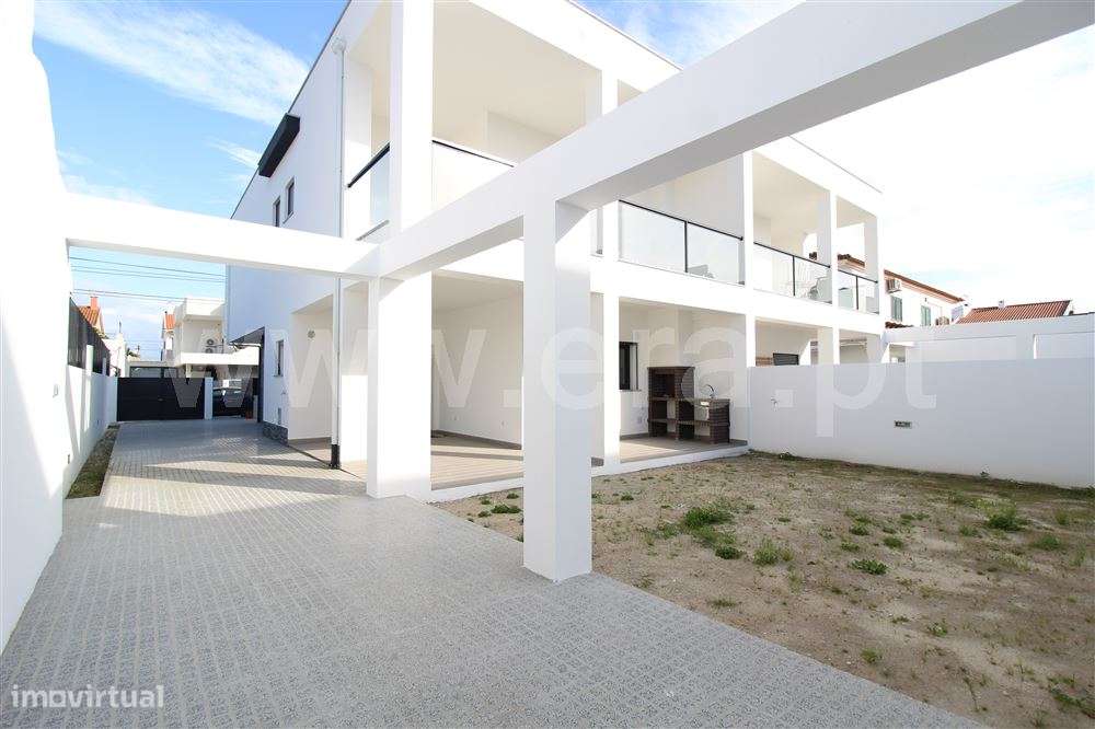 Moradia Geminada T3; Fernão Ferro - Grande imagem: 4/26