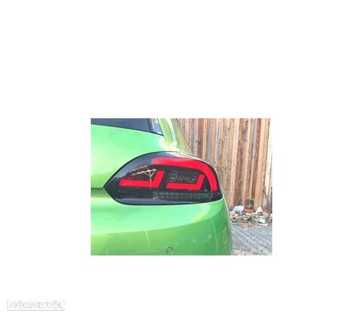 CONJUNTO DE FAROLINS VW SCIROCCO III 08-14 CARDNA COM INDICADORE LED DINÂMICO PRETO FUMADO - 1