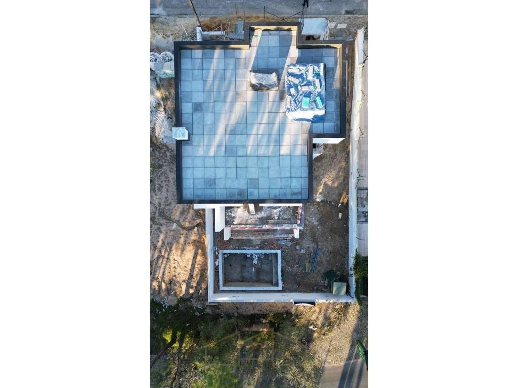 Moradia T4 Geminada com piscina na Sobreda-36