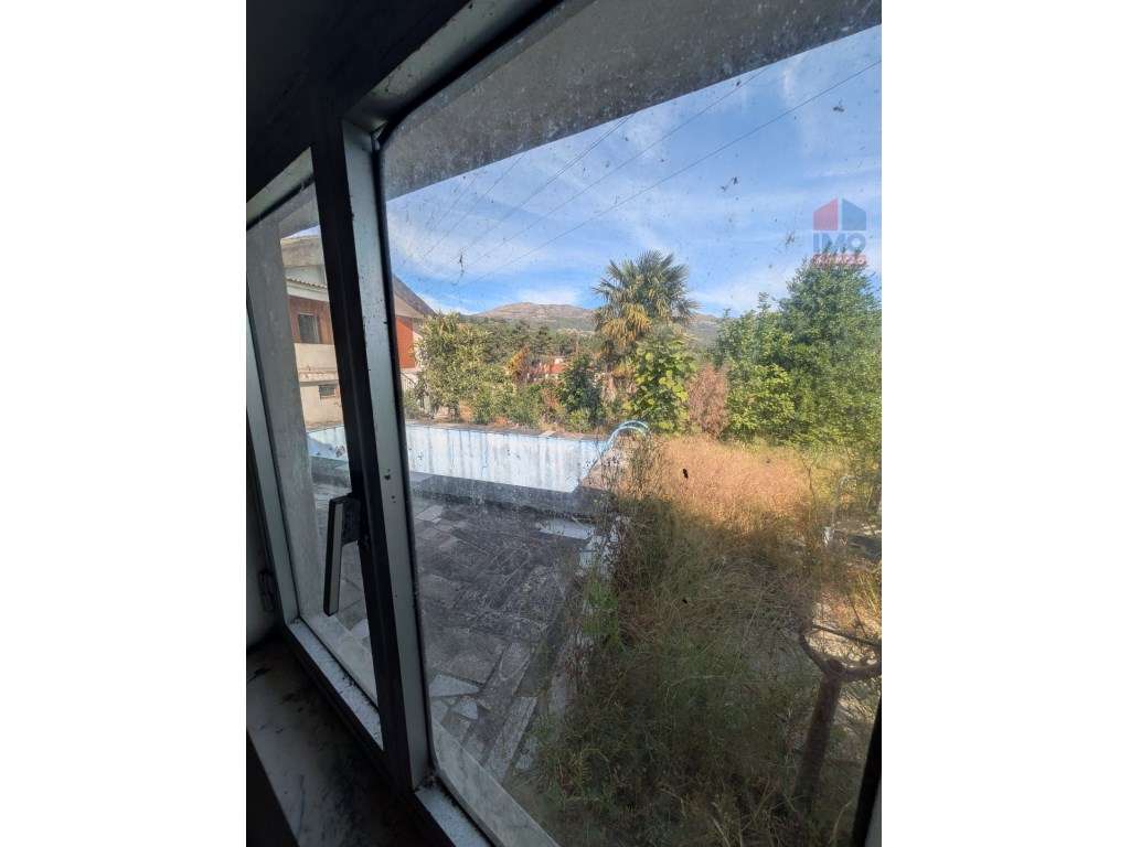 QUINTA COM MORADIA T3 PISCINA TERRENO E ANEXOS-45