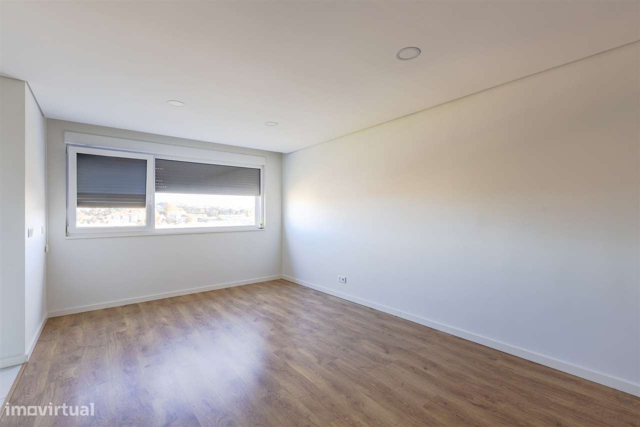 Apartamento T1 com Garagem em Campanhã - Grande imagem: 3/30