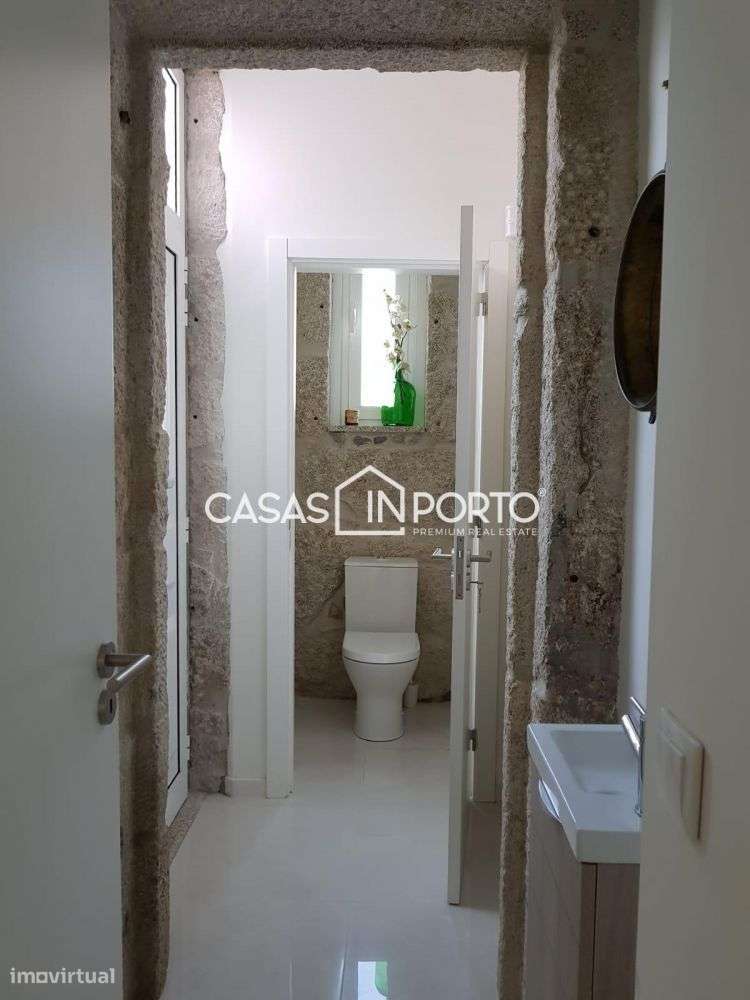 Moradia T4 de Traça Antiga Renovado com Licença AL-28