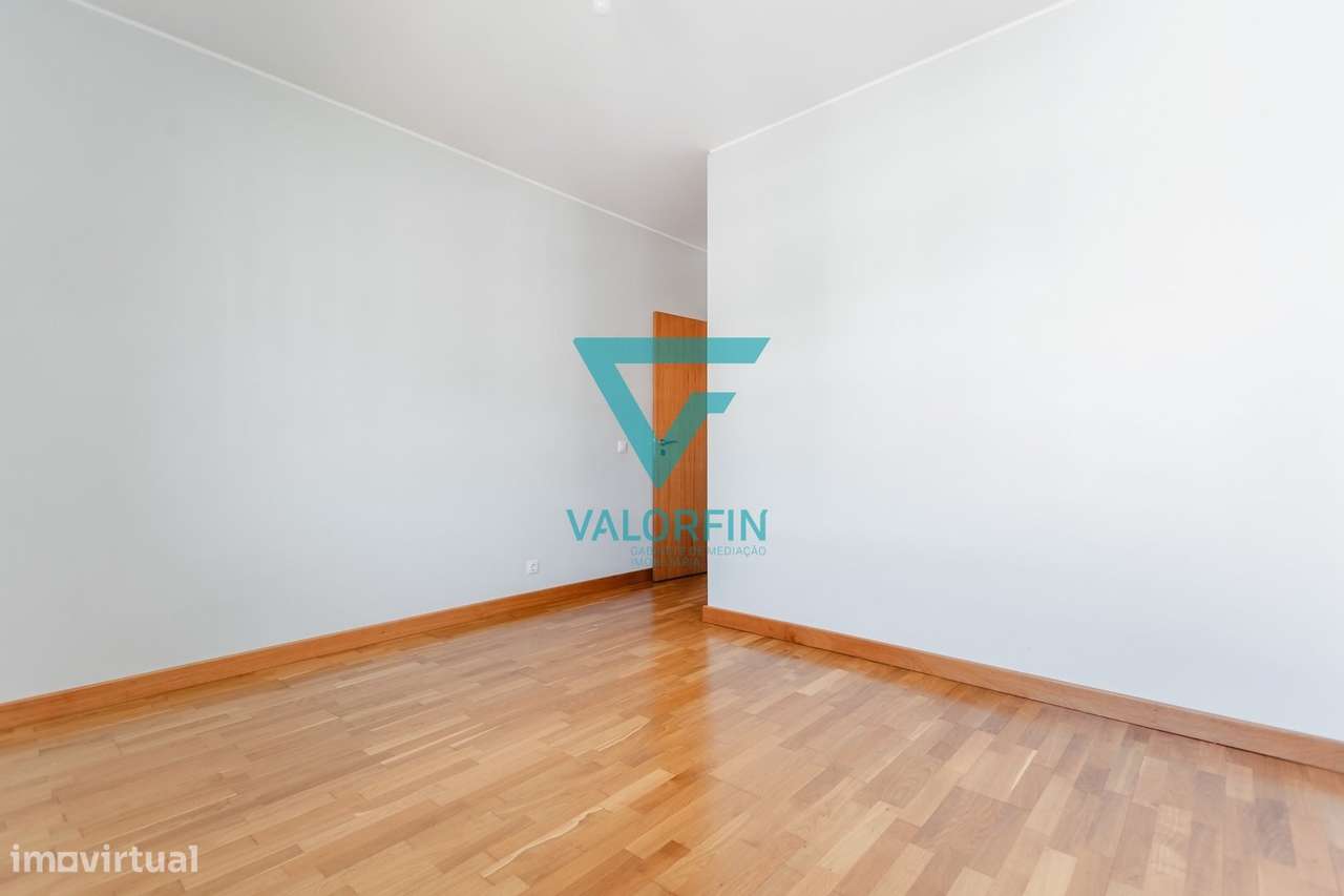 APARTAMENTO T3 com vista para o Mosteiro da Batalha-15