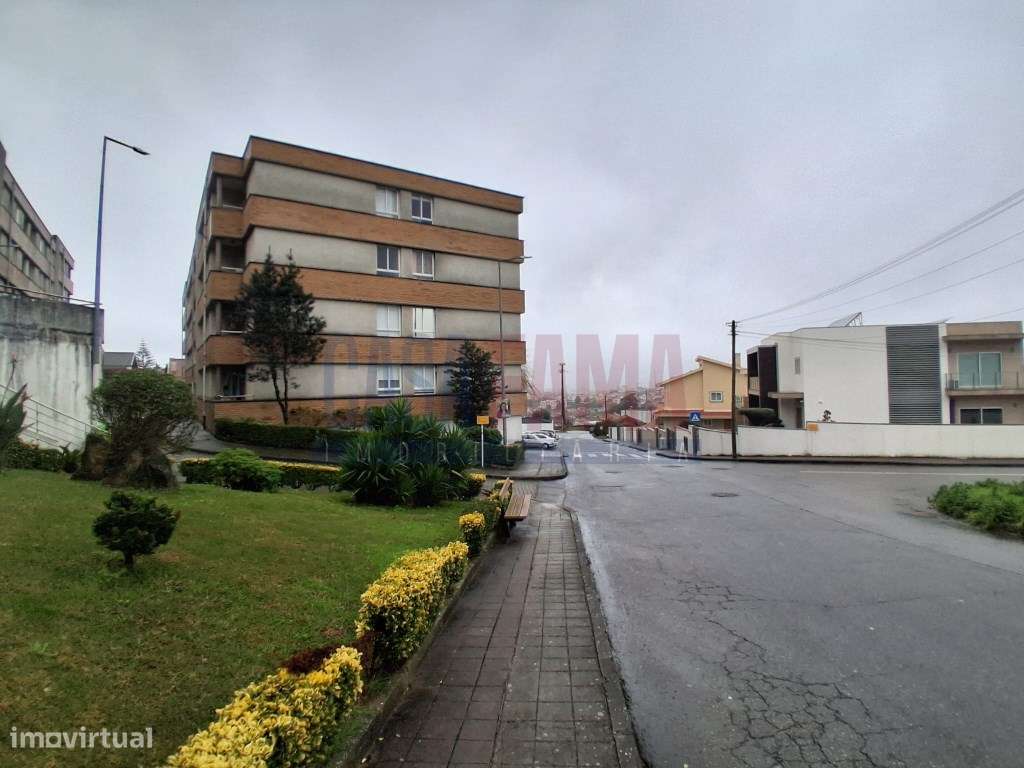 T3 Totalmente Remodelado em Baguim do Monte - Grande imagem: 2/30