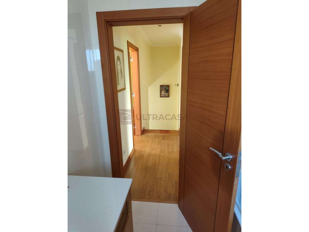 Vende-se Moradia V4 renovada com terraço, churrasqueira e horta a 5...-52