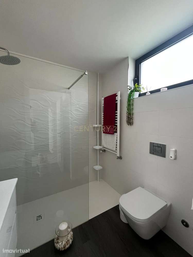 Luxuosa Moradia com Piscina em Vila Franca - Oportunidade Única-8