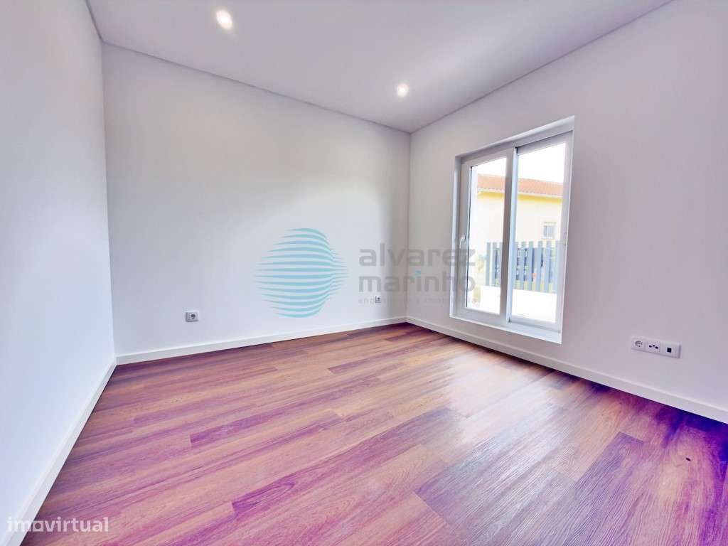 Moradia T3, com espaço exterior e anexo-9