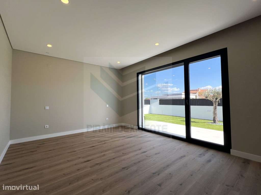 CHARMOSA! Moradia Construção NOVA Isolada, Azeitão! Central!-17