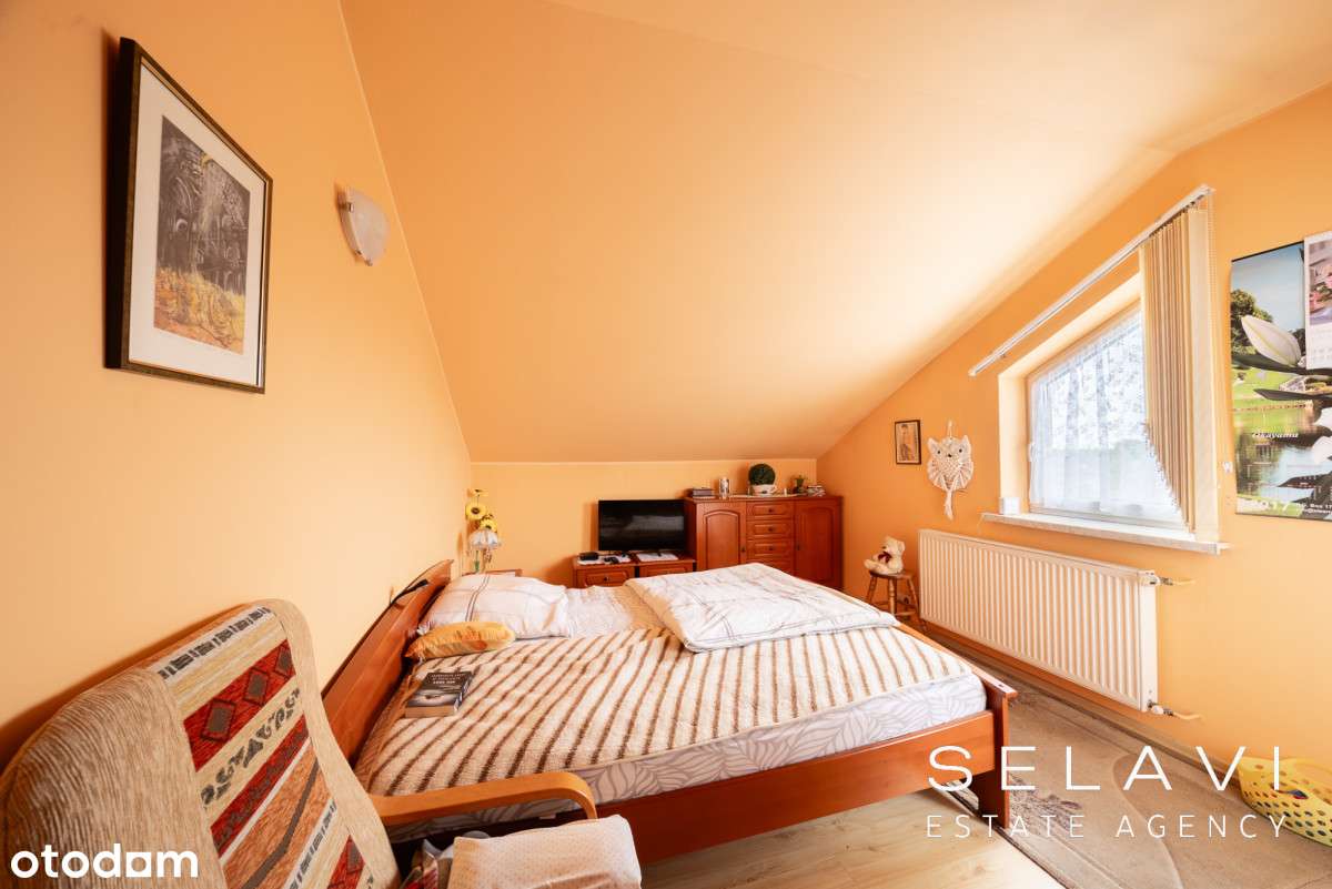 Dom podzielony na dwa mieszkania i biura-15