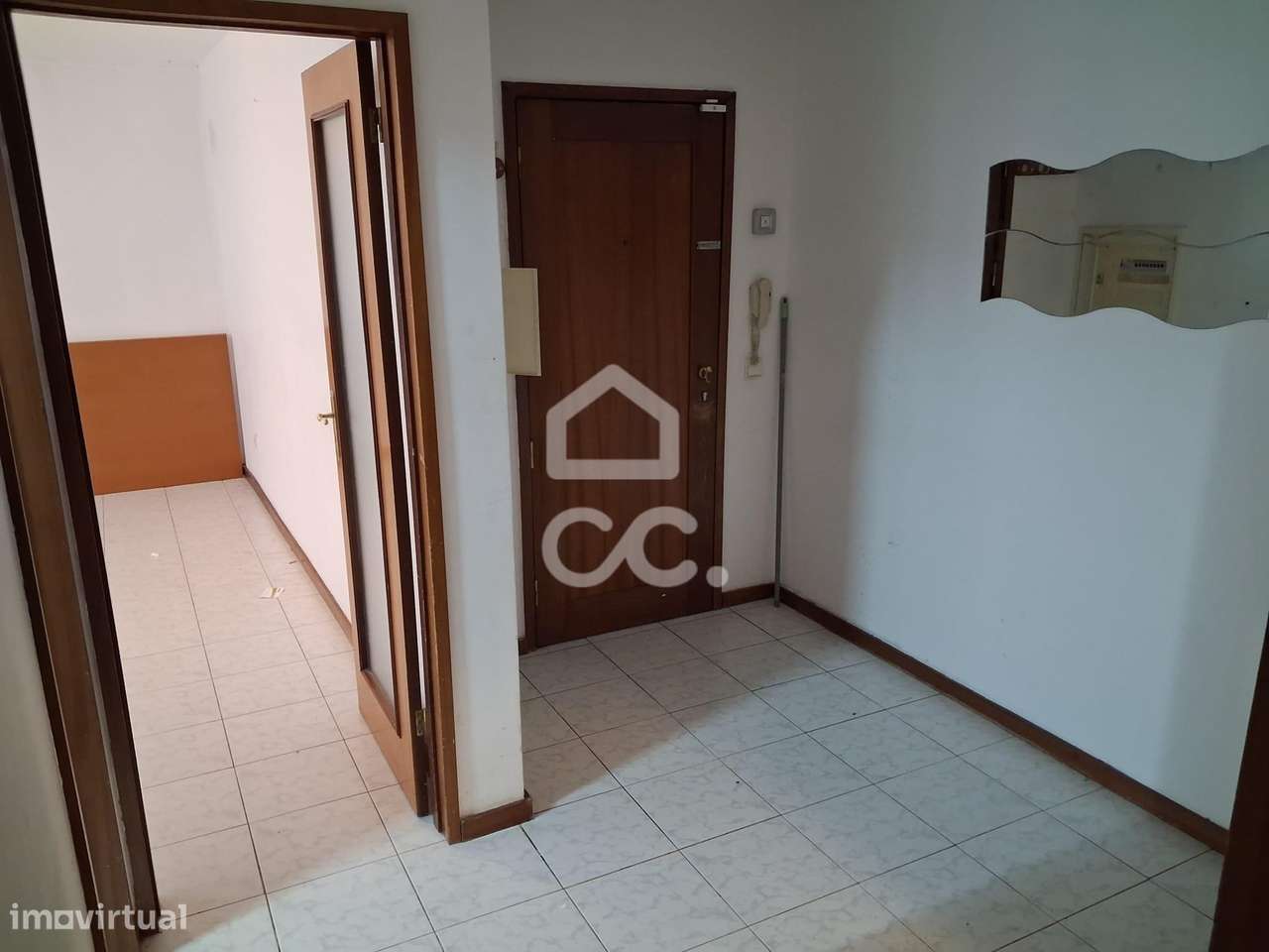 Apartamento T3 em fase de início de renovação total, com Lugar de gar-17