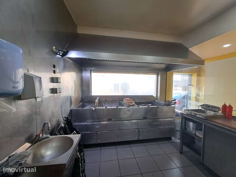 Trespasse Churrasqueira Take Away no Centro de Torres Vedras - Grande imagem: 5/9