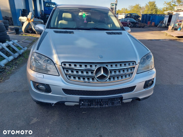 Mercedes ML W164 lampa przednia lewa xenon - 2