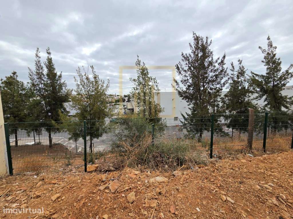 Lote de terreno com área total de 251m2 para construção de moradia ...-16