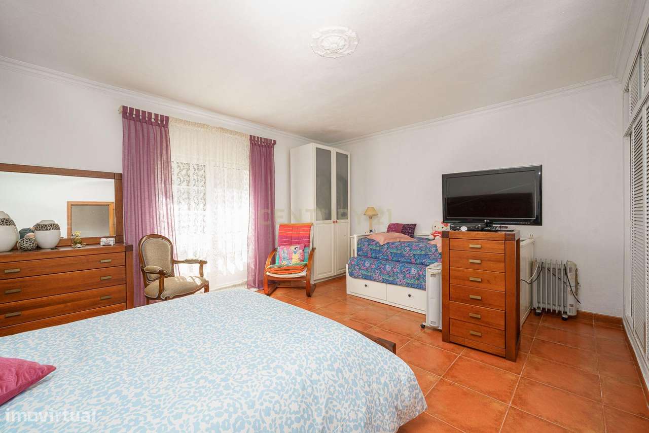 O Refúgio Perfeito em Cajados: Natureza e Duas Moradias num Só Investi-14