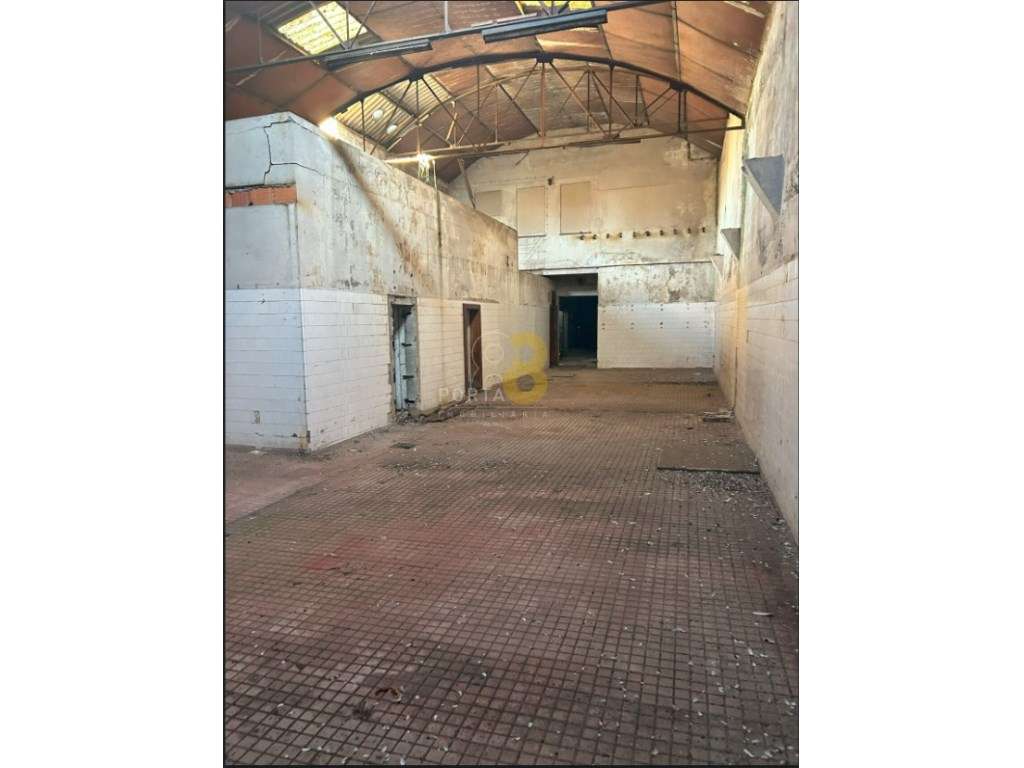 Armazém para Remodelação com Grande Potencial - Milheirós, Maia-7